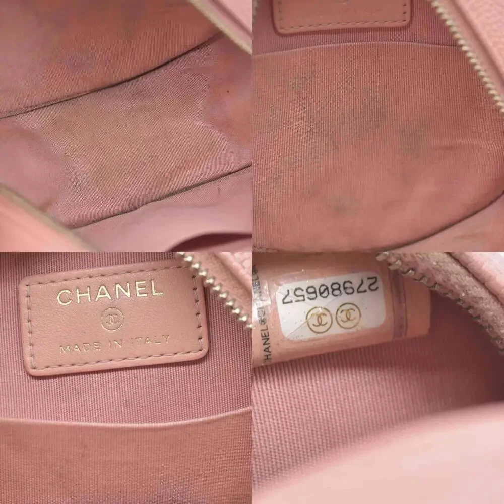 $2150 Chanel Caviar Filigree Quilted Round Crossbody 2019